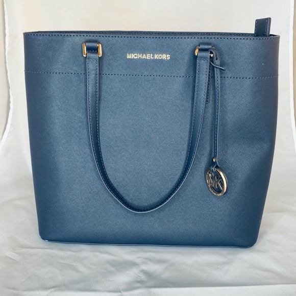 Michael Kors Handbags - MICHAEL KORS LARGE MORGAN Bag 
SAFFIANO Leather